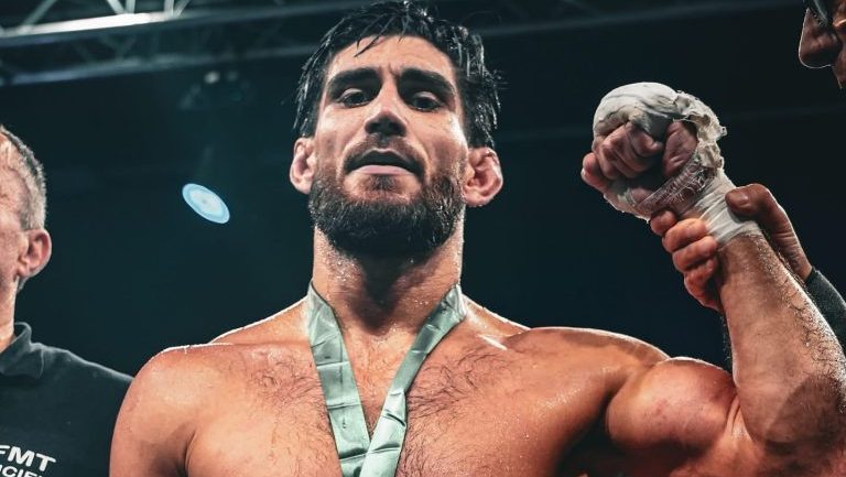 SALVADOR CROWNED WBC MUAYTHAI SUPER-WELTERWEIGHT WORLD CHAMPION IN LYON